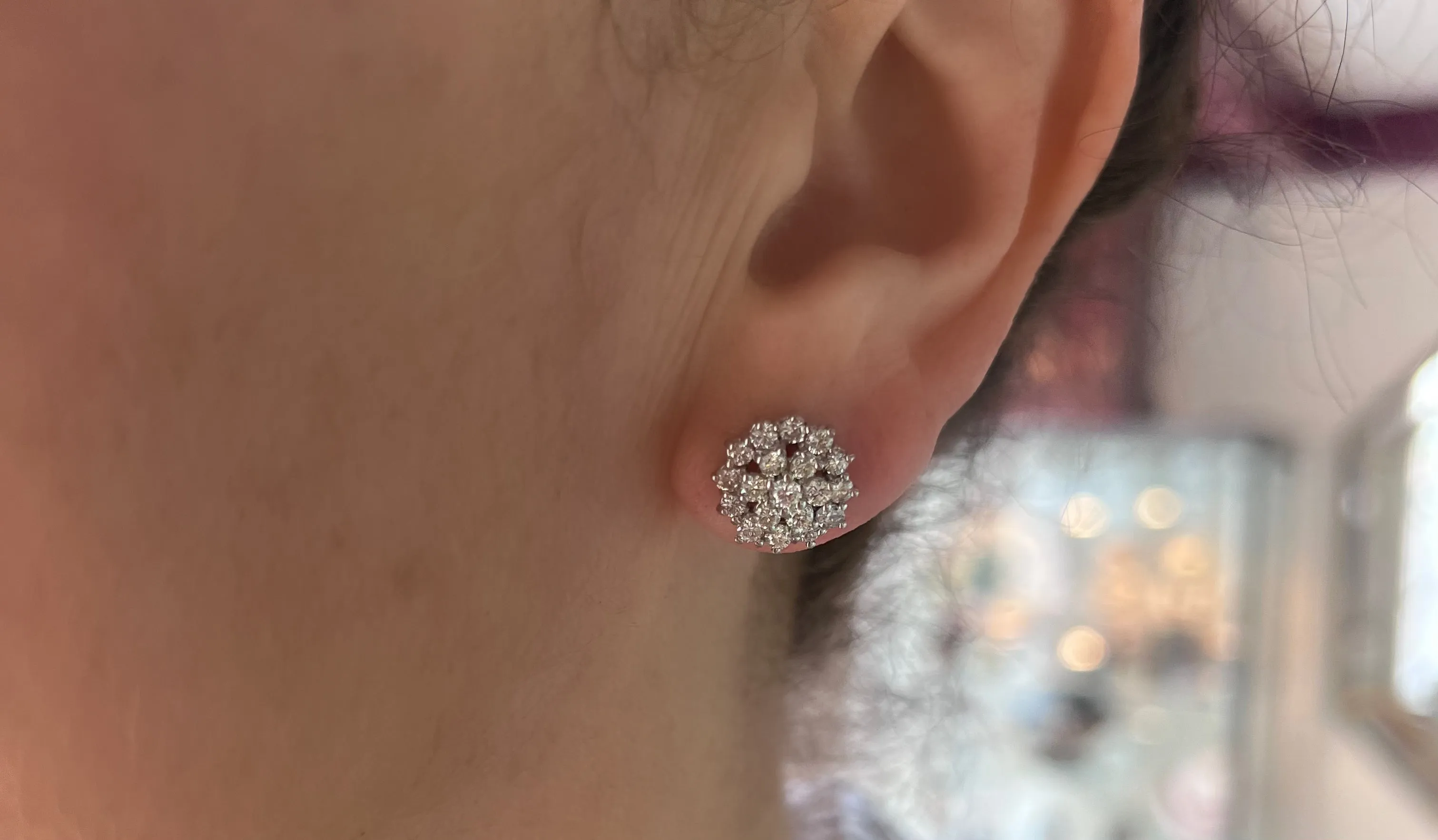 Diamond cluster studs in 18 carat gold