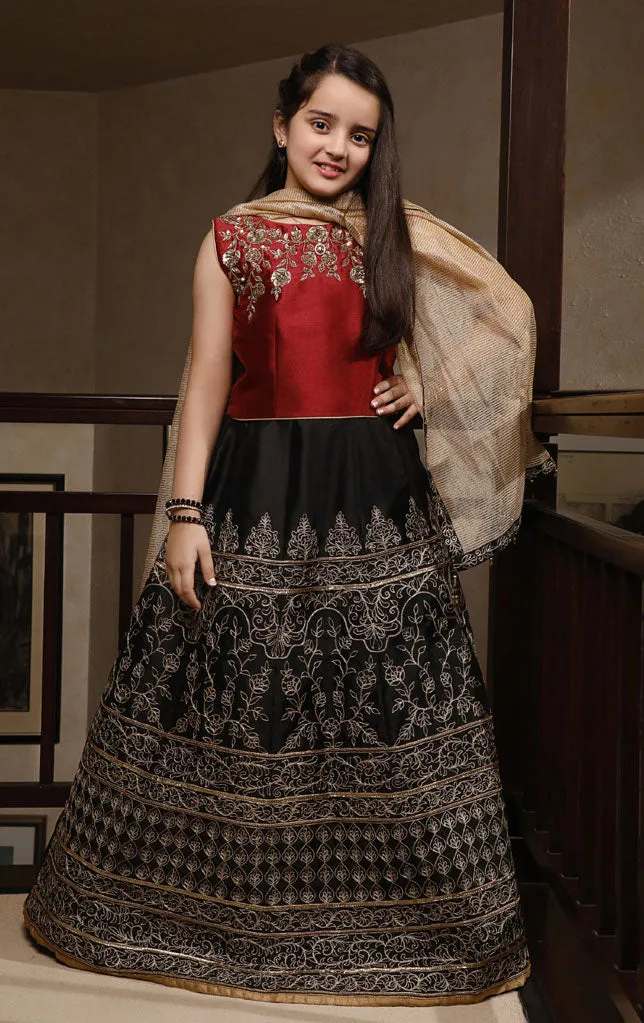 Fully Aari Embroidered Taffeta Lehenga Choli | WC1920 | L3018