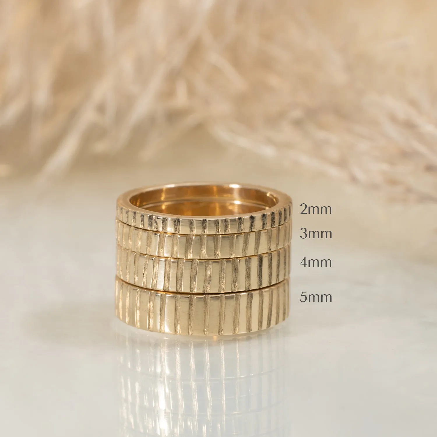 Linear 4mm gold wedding band