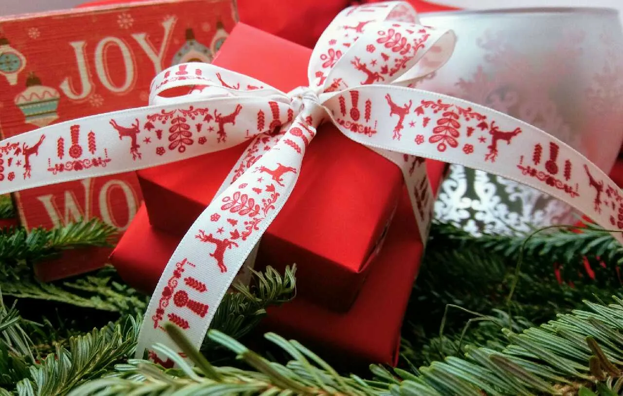 Nordic Pattern Ribbon in red on 5/8" and 7/8" Antique White Face Satin Ribbon